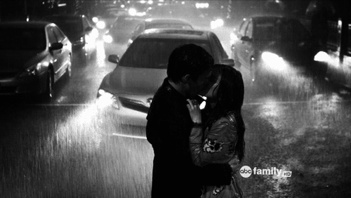 kiss-in-the-rain-gif