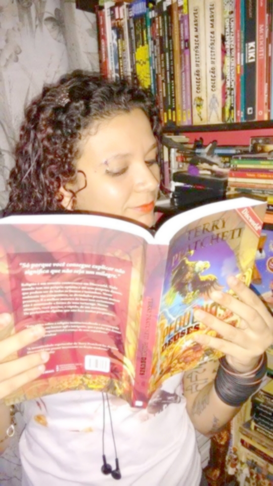 pequenos deuses valeria