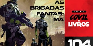 Fotomontagem que mostra à esquerda parte da capa do livro "As Brigadas Fantasma" onde é possível ver dois guerreiros dentro de armadura que parecem robôs. À direita fica a logo do podcast em fundo vermelho e embaixo o número 104 escrito na cor branca em fundo preto.