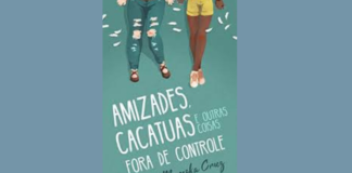 Capa do livro. Ilustração de duas mulheres deitadas em um chão verde, lado a lado, apresentadas da cintura para baixo, a da esquerda, de pele clara e usando calça jeans, e da direita, de pele negra, usando um shorts amarelo e de pernas cruzadas. Ao redor delas algumas penas brancas, abaixo delas o titulo do livro.