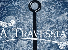 Recorte da capa do livro, Ilustração com um fundo azul, com várias ondas do mar. No centro, a parte de cima de uma âncora. Em primeiro plano, em branco, o título: "A Travessia".
