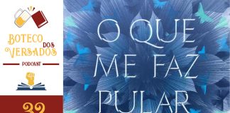 Vitrine do episódio do podcast Boteco dos Versados. Na esquerda tem uma coluna vertical, com a logo do podcast no topo, a logo do Leitor Cabuloso no meio e o numeral 32 na base, indicando a numeração do podcast. Em destaque parte da capa do livro "O que me faz pular" onde se lê o título.