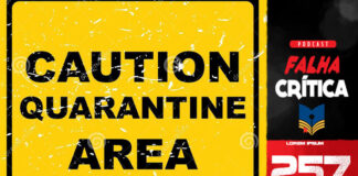 Vitrine do podcast Falha Critica. Uma placa amarela, com o texto "Caution Quarantine Area". Na lateral direita, faixa vertical escrito "Podcast Falha Critica" e o número da edição: 257