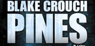 Recorte da capa do livro, em primeiro plano, o nome do autor no topo, em branco, e no centro, o título do livro "Pines", de fundo uma floresta muito escura em um ambiente noturno.