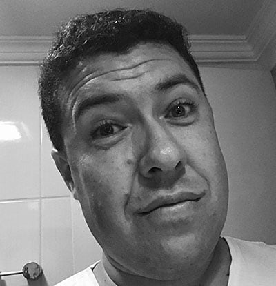 Foto de rosto em preto e branco de Dennis