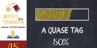 Vitrine do episódio do podcast Boteco dos Versados. Na esquerda tem uma coluna vertical, com a logo do podcast no topo, a logo do Leitor Cabuloso no meio e o numeral 45 na base, indicando a numeração do podcast. Em destaque fundo Imagem lousa de guz com uma barra de carregando pouco preenchida em amarelo e abaixo escrito "TAG 50%"