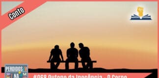 Fotomontagem com foto de contorno de três garotos sentados em um banco olhando virados para a frente e conversando, ao fundo cores degradê como o por do sol. À esquerda tem uma faixa rosa onde está escrito "conto". No inferior tem a logo do podcast, que é a ilustração de uma estante com livros e outros objetos, onde lê-se “Perdidos na Estante". Ao lado, em uma faixa rosa na qual está escrito "#068 - Outono da Inocência - O Corpo". Em cima, ao lado direito está o selo do Leitor Cabuloso.