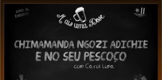 Vitrine do programa Mais Uma Dose. A imagem é um quadro negro com o título escrito em giz centralizado, “Chimamanda Ngozi Adichie e No Seu Pescoço com Carol Lima“. Acima lê-se o título do programa junto a um desenho de uma caneca de chopp, ao lado a inscrição “Samuel é nosso rei” junto a um desenho de uma coroa, do outro lado o número 11 indicando a numeração do episódio. Abaixo as logos do Leitor Cabuloso e do Boteco dos Versados.