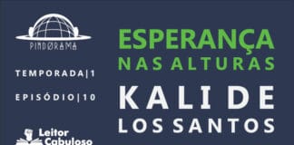 Fundo azul escuro acinzentado. Logo do podcast acima e à esquerda. Abaixo da logo, lê-se Temporada 1, Episódio 10, com logo do Leitor Cabuloso abaixo. À direta, em verde claro, lê-se Esperança nas alturas e, em branco, Kali de los Santos.