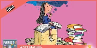 Vitrine do podcast montada com recorte de capa do livro onde aparece a ilustração de uma menina sentada com um livro aberto no colo ao lado de uma pilha de livros no chão. À esquerda tem uma faixa rosa onde está escrito "livro". No inferior tem a logo do podcast, que é a ilustração de uma estante com livros e outros objetos, onde lê-se “Perdidos na Estante". Ao lado, em uma faixa rosa na qual está escrito "#078 - Matilda" e ao seu lado direito está o selo do Leitor Cabuloso.