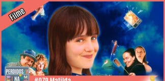 Vitrine do podcast montada com recorte de pôster do filme onde aparece Matilda olhando de lado e com cara de arteira e outros personagens ao fundo. À esquerda tem uma faixa rosa onde está escrito "filme". No inferior tem a logo do podcast, que é a ilustração de uma estante com livros e outros objetos, onde lê-se “Perdidos na Estante". Ao lado, em uma faixa rosa na qual está escrito "#079 - Matilda" e ao seu lado direito está o selo do Leitor Cabuloso.