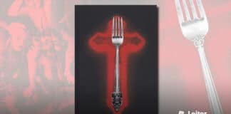 Capa do livro. Um escuro quase preto, no centro um crucifixo elaborado, em tom avermelhado e com contorno vermelho. Em primeiro plano, um garfo prateado, com um detalhe de cabeça de bode demoniaco na ponta do cabo do garfo.