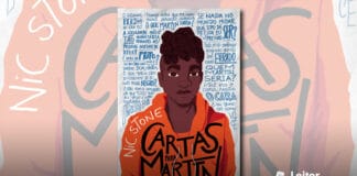 Capa do livro. Desenho de um rapaz de casaco laranja. O título do livro e o nome da autora estão escritos no casaco. Um fundo claro semelhante a uma folha de papel, preenchida com várias frases em azul.