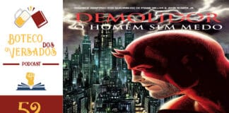 Vitrine do episódio do podcast Boteco dos Versados. Na esquerda tem uma coluna vertical, com a logo do podcast no topo, a logo do Leitor Cabuloso no meio e o numeral 52 na base, indicando a numeração do podcast. Em destaque A direita a capa do livro Demolidor, o homem sem medo. Nela o Demolidor está em primeiro plano, a direita e de perfil, com a roupa característica vermelha e os pequenos chifres, e ao fundo dá para observar, de cima, a cidade de Nova Iorque toda iluminada a noite, e um céu cheio de trovões