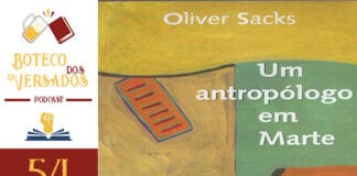 Vitrine do episódio do podcast Boteco dos Versados. Na esquerda tem uma coluna vertical, com a logo do podcast no topo, a logo do Leitor Cabuloso no meio e o numeral 54 na base, indicando a numeração do podcast. Em destaque capa do Livro "Um Antropologo em Marte", composta por uma ilustração com traços infantis, a maior parte amarela mas com um quadrado verde no centro a direita, um objeto laranja com alguns traços pretos a esquerda e um outro objeto desconhecido a direita embaixo.