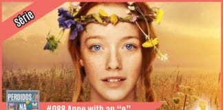 Vitrine do podcast montada com rosto de Anne da série Anne With An E. Ela está olhando para frente, tem olhos azuis, é ruiva e cheia de sardinhas. Na cabeça ela está usando uma coroa com flores. Está de trancinha e sorrindo de leve, mostrando os dentes. À esquerda tem uma faixa rosa onde está escrito "série". No inferior tem a logo do podcast, que é a ilustração de uma estante com livros e outros objetos, onde lê-se “Perdidos na Estante". Ao lado, em uma faixa rosa na qual está escrito "#088 - Anne with an E". Em cima, ao lado direito está o selo do Leitor Cabuloso formado por um livro aberto na cor azul onde de dentro sai um punho erguido na cor amarela.