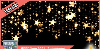 Vitrine do podcast montada com imagem de fundo preto com estrelas douradas penduradas. À esquerda tem uma faixa rosa onde está escrito "especial". No inferior tem a logo do podcast, que é a ilustração de uma estante com livros e outros objetos, onde lê-se “Perdidos na Estante". Ao lado, em uma faixa rosa na qual está escrito "#090 - Vem 2021 - Recomeços". Em cima, ao lado direito está o selo do Leitor Cabuloso formado por um livro aberto na cor azul onde de dentro sai um punho erguido na cor amarela.