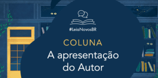 Imagem de fundo contendo uma ilustração da fachada da azul Livraria LeiaNovosBr. A fachada é composta por uma porta amarela com uma vidraça onde dois olhos de uma criatura mágica que está espiando, ao lado da vitrine da livraria que mostra vários livros coloridos desorganizados, também com alguns olhos claros espiando entre eles. No centro da imagem há a logo do podcast. A logo é formado pelo texto #LeiaNovosBr em azul, abaixo de ícones que simbolizam um livro azul com páginas amarelas aberto, de onde saem dois balões de fala amarelos. Abaixo da logo está escrito COLUNA e abaixo de COLUNA está escrito o título da Coluna: A apresentação do Autor. Mais abaixo está a logo branca do site Leitor Cabuloso, composta pelo pela imagem de um punho erguido saindo de um livro aberto, seguido do nome Leito Cabuloso.