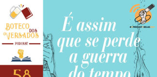 Vitrine do episódio do podcast Boteco dos Versados. Na esquerda tem uma coluna vertical, com a logo do podcast no topo, a logo do Leitor Cabuloso no meio e o numeral 58 na base, indicando a numeração do podcast. Em destaque a direita, Uma imagem com fundo azul claro, na lateral direita e na lateral esquerda tem desenhos feitos em lápis preto e traços finos, o da direita parece uma chama e o da esquerda duas mãos se segurando. No topo a direita, a logo do programa O podcast é delas, e no meio o titulo em branco do livro É assim que se perde a guerra do tempo