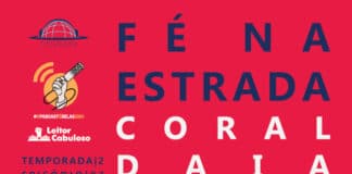 Fundo rosa escuro. À esquerda, de cima para baixo, logos da campanha O Podcast É Delas 2021, do Pindorama e do Leitor Cabuloso e indicação de temporada 02, episódio 02. À esquerda, em letras grandes, lê-se, Fé na estrada, Coral Daia.