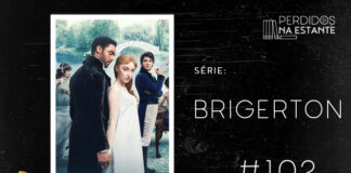 Imagem de fundo preto com textura de corte. À esquerda no canto inferior tem a logo do Leitor Cabuloso formado por um livro aberto e um punho levantado. À sua direita, tem o pôster da série "Bridgerton" emoldurado seguido de texto onde se lê "Série: Bridgerton #102" na cor branca. Em cima, à direita, tem a logo do podcast formado por livros em pé e que vão caindo com o título "Perdidos na Estante" em cima e o símbolo de play na letra "o".