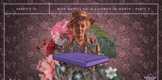 Fundo de papel de parede floral, em tons de preto e salmão. Em destaque, composição com uma senhora idosa de chapéu e roupas de época e ilustrações de flores. À frente, há um livro em tons de preto e lilás, envolto por ilustrações de flores em preto e branco. A imagens possuem um aspecto tracejado que remete a impressões de dinheiro e/ou selos de postagens antigos. A imagem possui margem linear lilás. Na parte superior, na mesma cor, há o letreiro “Fanfics 21 - Miss Marple em: O Caderno da Morte - Parte 2”. Na inferior esquerda, há o logo do portal “Leitor Cabuloso” (livro com punho saindo) e, na direita, o logo do podcast “Estação 21”.