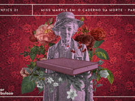 Fundo de papel de parede floral, em tons de preto e vermelho. Em destaque, composição com uma senhora idosa de chapéu e roupas de época e ilustrações de flores. À frente, há um livro em tons de bordô e rosa, envolto por ilustrações de flores em preto e branco. A imagens possuem um aspecto tracejado que remete a impressões de dinheiro e/ou selos de postagens antigos. A imagem possui margem linear bege. Na parte superior, na mesma cor, há o letreiro “Fanfics 21 - Miss Marple em: O Caderno da Morte - Parte 4”. Na inferior esquerda, há o logo do portal “Leitor Cabuloso” (livro com punho saindo) e, na direita, o logo do podcast “Estação 21”.