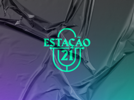 Logotipo em verde-flúor: fonte serifada escrito “Estação” na linha superior e “21” na inferior. A palavra e numeral são circundadas pela silhueta linear de um microfone antigo.