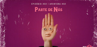 Em destaque, palma de mão com dois olhos e uma boca, saindo de um buraco circular. A imagem aparece num fundo bordô. Acima, há texto “Episódio #02 | Aventura #02” em branco e o letreiro “Parte de Nós” em rosa, com fonte de aspecto retrô. Abaixo, há o logo do podcast D21 e do site Leitor Cabuloso. A imagem tem texturas de papel velho e plástico amassado.