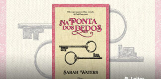 Capa do livro. Fundo bege com muldura rosa e texturizado. No topo, o título do livro em rosa. No centro duas chaves de modelo antigo apontada para direções diferentes. Abaixo, o nome da autora.