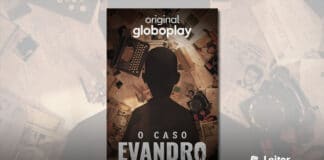 Poster da série em documentário. Uma silhueta escura de um garoto, no fundo diversas matérias, jornais e revistas do caso espalhadas, uma máquina de escrever e um aparelho de telefone. Em primeiro plano no topo, o texto: "Original Globoplay", na base, o título: "O Caso Evandro", onde a última letra "O" é preenchida por uma silhueta de um garoto.