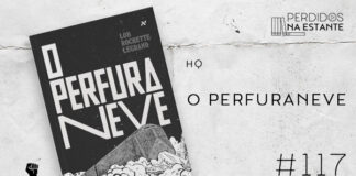 Imagem de fundo branco com textura de corte. À esquerda no canto inferior tem a logo do Leitor Cabuloso formado por um livro aberto e um punho levantado. À sua direita, tem a capa da HQ "O Perfuraneve" emoldurado seguido de texto onde se lê "HQ: O Perfuraneve #117" na cor preta. Em cima, à direita, tem a logo do podcast formado por livros em pé e que vão caindo com o título "Perdidos na Estante" em cima e o símbolo de play na letra "o".