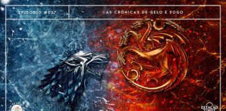 Fundo dividido entre chão congelado e chão trincado com magma. Em destaque, as insígnias das casas Winterfell (cabeça de lobo prateada) e Targaryen (dragão de cobre, com três cabeças). Sobre os símbolos, há flocos de neve caindo de um lado e faíscas de fogo no outro. A imagem possui margem linear branca. Na parte superior, na mesma cor, há o letreiro “Episódio #027 - As Crônicas de Gelo e Fogo”, e, na inferior, os logos do podcast “Estação 21”, do site “Leitor Cabuloso” e da campanha “Além do Arco-Íris”.