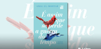Capa do livro. Fundo azul claro, imagem de dois passarinhos, um vermelho de pé, outro azul de cabeça para baixo, ambos se encostam pelas patas. A imagem de ambos passarinhos é fragmentada. No topo e na base, o nome dos autores. Ao redor dos passarinhos, o título do livro em branco.