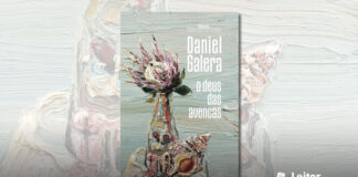 Capa do livro. Uma pintura de óleo sobre tela chamada Protea, de Allison Schulnik, que mostra entre diversos elementos quase irreconheciveis uma flor numa garrafa, em uma superficie e um fundo azul claro. Na lateral superior da capa o nome do autor, e logo abaixo o título do livro, em branco.