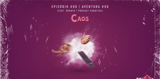 Em destaque, explosão de pó/fumaça com imagens de um gato, um biscoito e um controle remoto em movimento, saindo de dentro da nuvem. A imagem aparece num fundo bordô. Acima, há texto “Episódio #06 | Aventura #06 | feat. Renata (Podcast Caquitas)” em branco e o letreiro “Caos” em rosa, com fonte de aspecto retrô. Abaixo, há o logo do podcast D21 e do site Leitor Cabuloso. A imagem tem texturas de papel velho e plástico amassado.