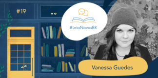 Imagem de fundo contendo uma ilustração da fachada da azul Livraria LeiaNovosBr. A fachada é composta por uma porta amarela com uma vidraça onde dois olhos de uma criatura mágica que está espiando, ao lado da vitrine da livraria que mostra vários livros coloridos desorganizados, também com alguns olhos claros espiando entre eles. No canto superior esquerdo há a numeração do episódio #19, no centro da imagem há a logo do podcast em um fundo branco. A logo é formado pelo texto #LeiaNovosBr em azul, abaixo de ícones que simbolizam um livro azul com páginas amarelas aberto, de onde saem dois balões de fala amarelos. Ao lado da logo, no canto esquerdo há a imagem da autora entrevistada Vanessa Guedes em preto e branco, seguido do seu nome exposto. No canto inferior direito está a logo branca do site Leitor Cabuloso, composta pelo pela imagem de um punho erguido saindo de um livro aberto, seguido do nome Leitor Cabuloso.