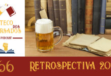 Boteco dos Versados 66 – Retrospectiva 2021 Vitrine do episódio do podcast Boteco dos Versados. Na esquerda tem uma coluna pequena vertical, com a logo do podcast no topo, a logo do Leitor Cabuloso no meio e o numeral 66 na base, indicando a numeração do podcast. A direita,Foto colorida de uma caneca de chopp, cheia e com colarinho, ao lado de um caderno de folhas amareladas aberto, os dois em cima de uma mesa de madeira. No fundo, uma pequena fileira de livros em p[e, com encadernação antiga. Abaixo da imagem, os dizeres "retrospectiva 2021".