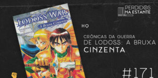 Imagem de fundo preto com textura de corte. À esquerda no canto inferior tem a logo do Leitor Cabuloso formado por um livro aberto e um punho levantado. À sua esquerda, a imagem da capa da HQ "Crônicas da Guerra de Lodoss". A imagem tem um guerreiro adolescente vestindo uma armadura medieval amarela. Ele está segurando a bainha com a mão esqueda na frente do corpo e sacando a espada com a direita. Atrás dele é possível ver uma mulher loira, de cabelos longos e vestindo uma armadura azul. Ambos olham pra frente de maneira desafiadora. Na parte de cima, está o título do livro e os nomes do roteirista (Ryo Mizuno) e desenhista (Yoshihiko Ochi). Abaixo da imagem da capa do livro, tem um texto escrito em branco se lê "HQ Crônicas da Guerra de Lodoss - PnE #171". Em cima, à direita, tem a logo do podcast formado por livros em pé e que vão caindo com o título "Perdidos na Estante" em cima e o símbolo de play na letra "o".