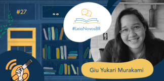 Imagem de fundo contendo uma ilustração da fachada da azul biblioteca LeiaNovosBr. A fachada é composta por uma porta amarela com uma vidraça onde dois olhos de uma criatura mágica que está espiando, ao lado da vitrine da biblioteca que mostra vários livros coloridos desorganizados, também com alguns olhos claros espiando entre eles. No canto superior esquerdo há a numeração do episódio #27, no centro da imagem há a logo do podcast em um fundo branco. A logo é formado pelo texto #LeiaNovosBr em azul, abaixo de ícones que simbolizam um livro azul com páginas amarelas aberto, de onde saem dois balões de fala amarelos. Ao lado da logo, no canto esquerdo há a imagem da autora entrevistada Giu Yukari Murakami em preto e branco, seguido do seu nome exposto. No canto inferior direito está a logo branca do site Leitor Cabuloso, composta pelo pela imagem de um punho erguido saindo de um livro aberto, seguido do nome Leitor Cabuloso.