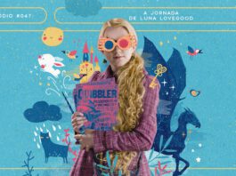 Fundo azul claro. Em destaque, fotografia de Luna Lovegood. Ao redor e interagindo com a personagem temos diversas ilustrações de traços infantis, nas cores azul claro, azul escuro, ocre, rosa e branco. Entre os desenhos, há um castelo, pássaros, gato, sol, nuvens, chave, folhagens, estrelinhas e uma varinha com uma lebre saindo. Há ainda uma imagem do cavalo alado Testrálio em destaque secundário, ao fundo. A composição possui margem linear e textos, nas cores ocre e branca. Na parte superior, há o letreiro “Episódio #047 - A Jornada de Luna Lovegood”, e, na inferior, o logo do podcast “Estação 21” e do site “Leitor Cabuloso”.