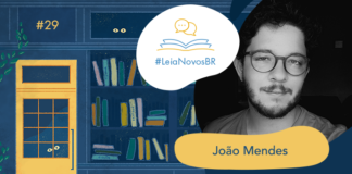 Imagem de fundo contendo uma ilustração da fachada da azul biblioteca LeiaNovosBr. A fachada é composta por uma porta amarela com uma vidraça onde dois olhos de uma criatura mágica que está espiando, ao lado da vitrine da biblioteca que mostra vários livros coloridos desorganizados, também com alguns olhos claros espiando entre eles. No canto superior esquerdo há a numeração do episódio #29, no centro da imagem há a logo do podcast em um fundo branco. A logo é formado pelo texto #LeiaNovosBr em azul, abaixo de ícones que simbolizam um livro azul com páginas amarelas aberto, de onde saem dois balões de fala amarelos. Ao lado da logo, no canto esquerdo há a imagem do autor entrevistado João Mendes em preto e branco, seguido do seu nome exposto. No canto inferior direito está a logo branca do site Leitor Cabuloso, composta pelo pela imagem de um punho erguido saindo de um livro aberto, seguido do nome Leitor Cabuloso.