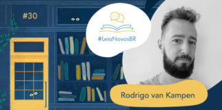 Imagem de fundo contendo uma ilustração da fachada da azul biblioteca LeiaNovosBr. A fachada é composta por uma porta amarela com uma vidraça onde dois olhos de uma criatura mágica que está espiando, ao lado da vitrine da biblioteca que mostra vários livros coloridos desorganizados, também com alguns olhos claros espiando entre eles. No canto superior esquerdo há a numeração do episódio #30, no centro da imagem há a logo do podcast em um fundo branco. A logo é formado pelo texto #LeiaNovosBr em azul, abaixo de ícones que simbolizam um livro azul com páginas amarelas aberto, de onde saem dois balões de fala amarelos. Ao lado da logo, no canto esquerdo há a imagem do autor entrevistado Rodrigo van Kampen em preto e branco, seguido do seu nome exposto. No canto inferior direito está a logo branca do site Leitor Cabuloso, composta pelo pela imagem de um punho erguido saindo de um livro aberto, seguido do nome Leitor Cabuloso.